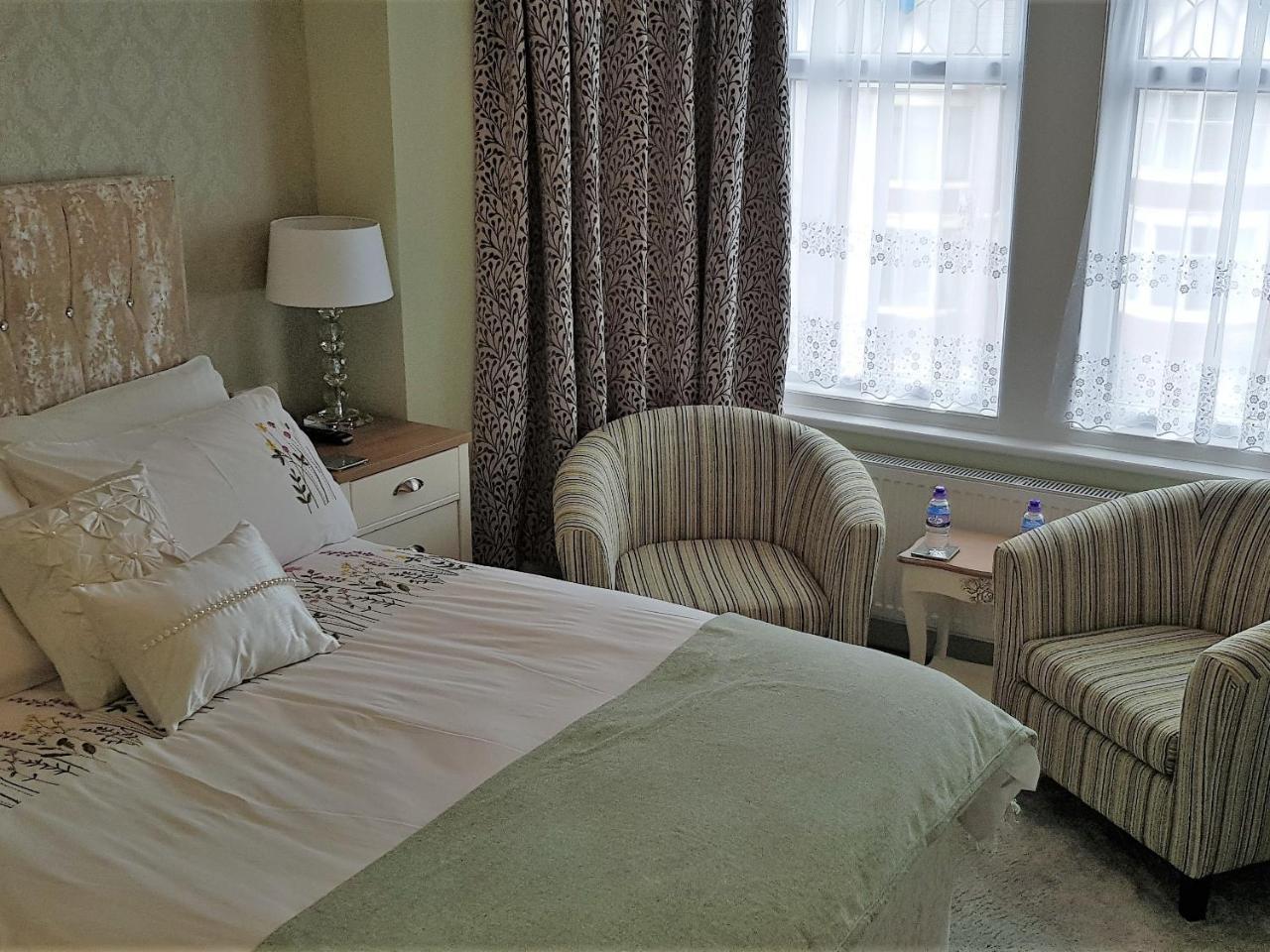 Courtneys Of Gynn Square Bed & Breakfast Blackpool Phòng bức ảnh